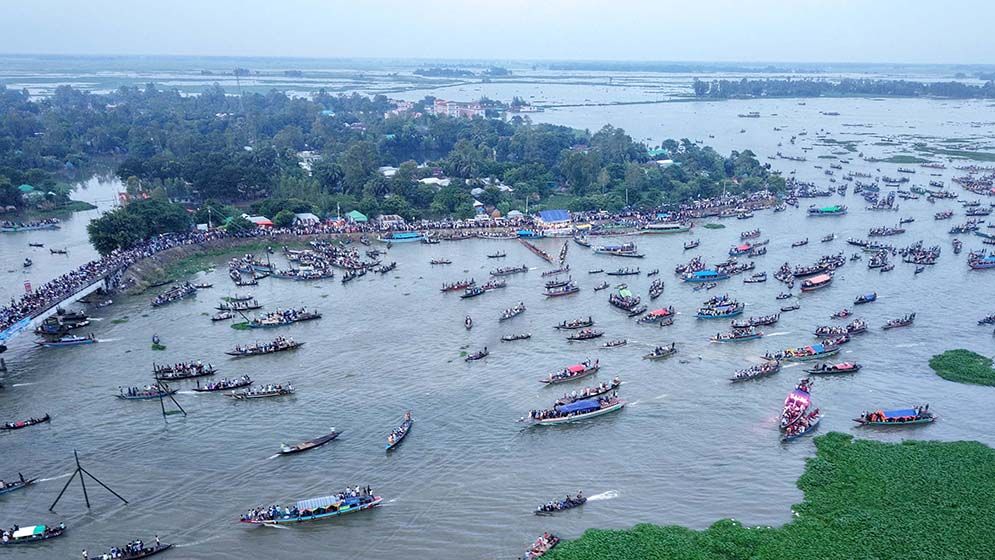 বর্ষার বিপুল জলরাশিতে নবযৌবনা চলনবিল